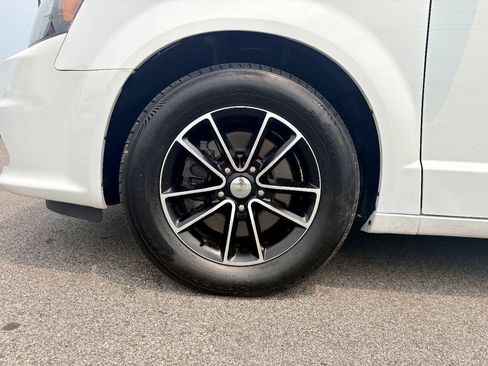 Used 2018 Dodge Grand Caravan GT FWD image 37