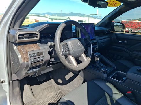 Used 2024 Toyota Tacoma Limited w/ Limited Package (LT) AWD/4WD image 16