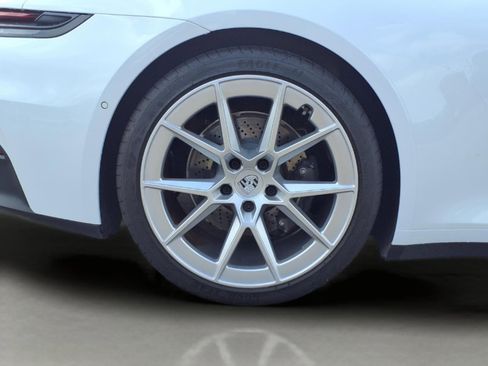 Used 2025 Porsche 911 Carrera RWD image 9