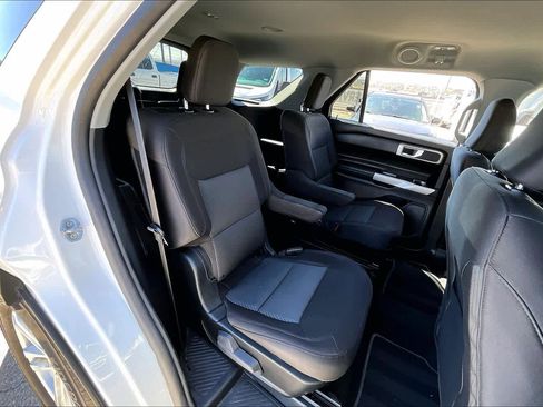 Used 2023 Ford Explorer XLT image 19