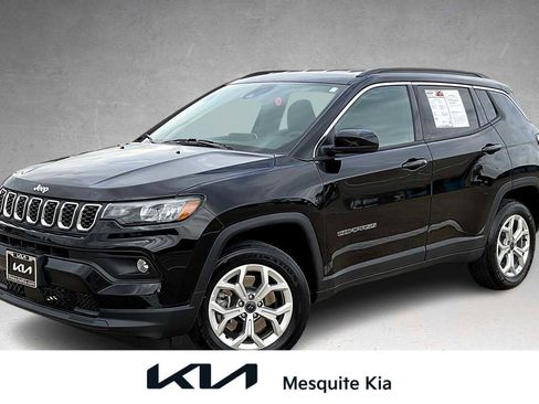 Used 2025 Jeep Compass Latitude image 1