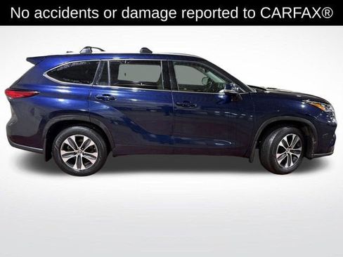 Used 2020 Toyota Highlander XLE image 3