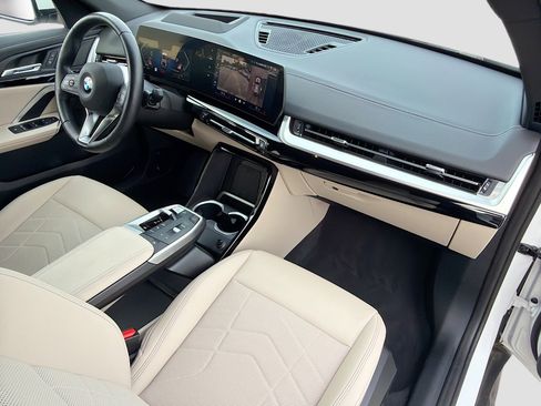 Used 2025 BMW X2 xDrive28i AWD/4WD image 13