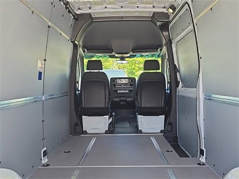 New 2025 Mercedes-Benz Sprinter 2500 image 10