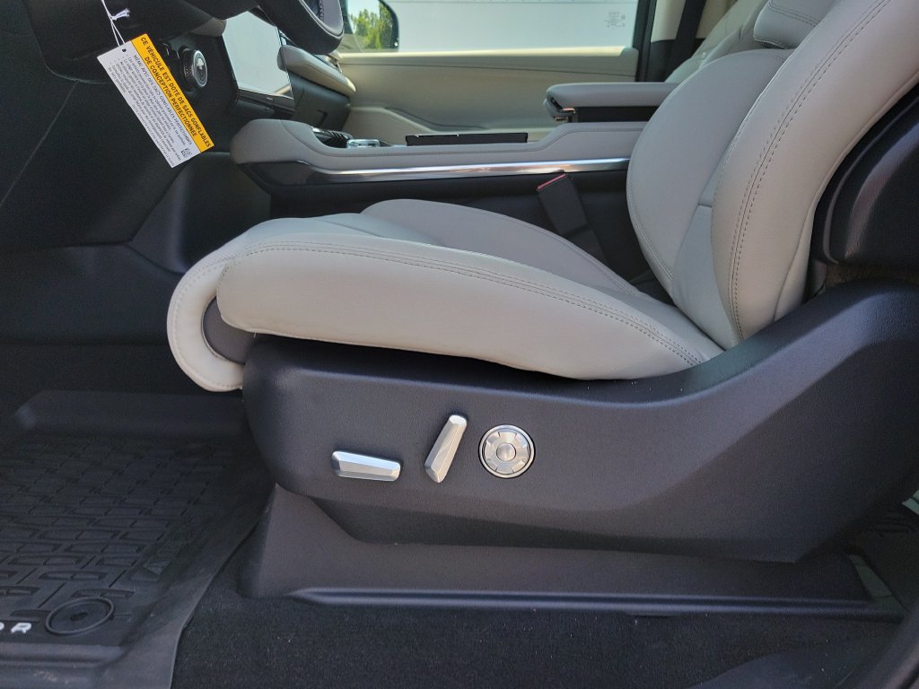 New 2026 Lincoln Navigator Premiere AWD/4WD image 19