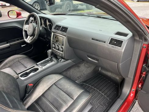 Used 2014 Dodge Challenger R/T RWD image 13