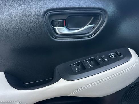 Certified 2024 Honda HR-V LX image 12