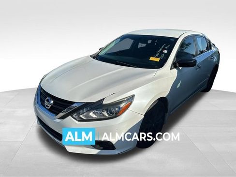 Used 2017 Nissan Altima 2.5 SR w/ Midnight Edition Package FWD image 1