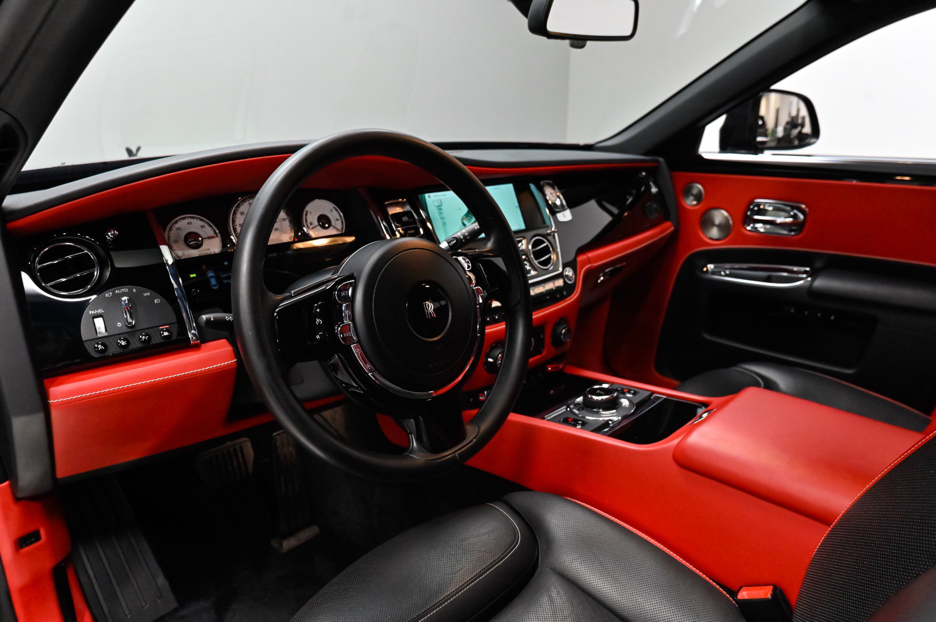 Used 2017 Rolls-Royce Ghost RWD image 11