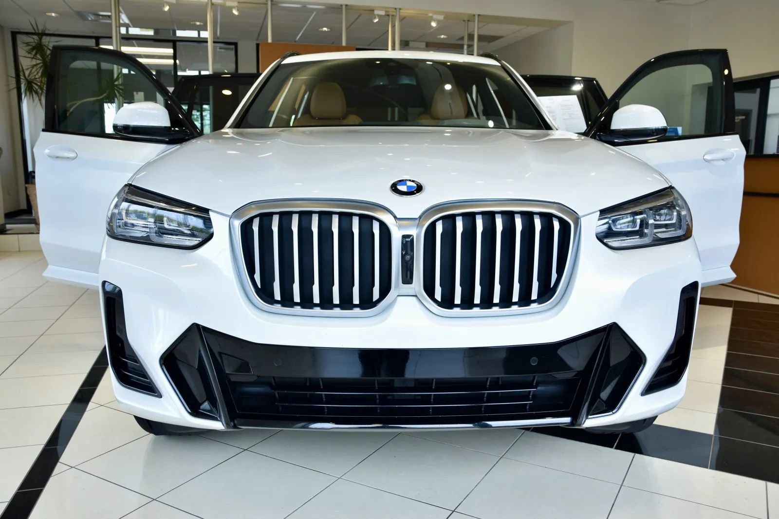 Used 2023 BMW X3 xDrive30i w/ M Sport Package AWD/4WD image 2