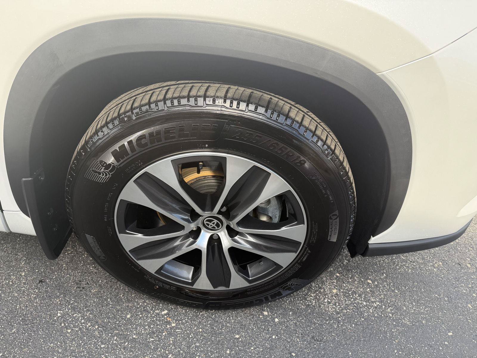 Used 2026 Toyota Highlander XLE AWD/4WD image 13