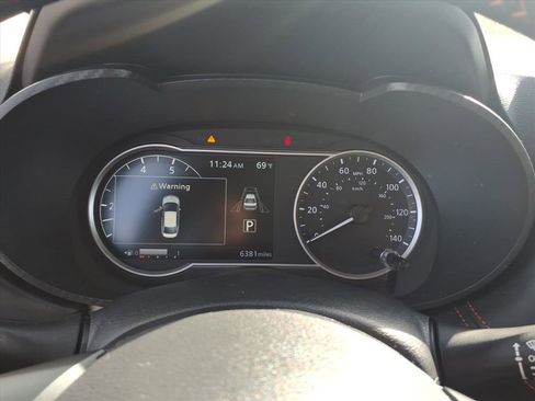 Used 2023 Nissan Versa SR w/ Trunk Package image 15