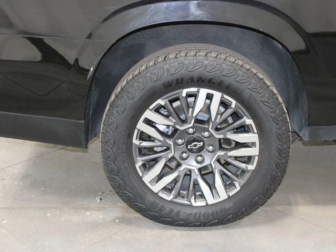 Used 2025 Chevrolet Suburban Z71 image 51