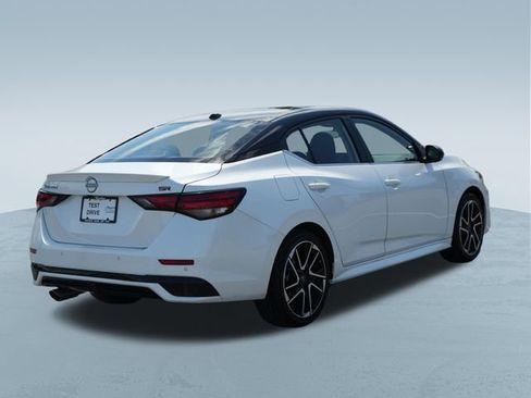 Used 2025 Nissan Sentra SR FWD image 9