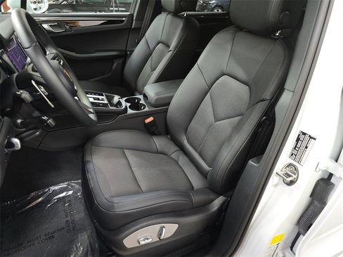 Used 2024 Porsche Macan image 5