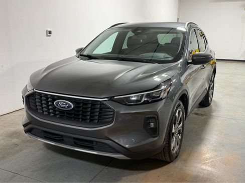 Used 2025 Ford Escape Platinum image 1
