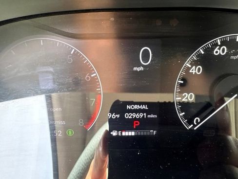 Used 2023 Honda HR-V LX image 13