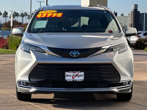 Certified 2023 Toyota Sienna XLE image 11