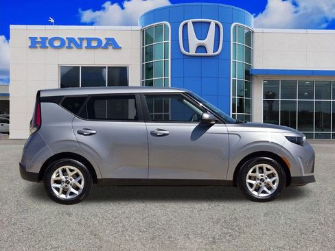 Used 2023 Kia Soul LX w/ Option Group 015 image 2