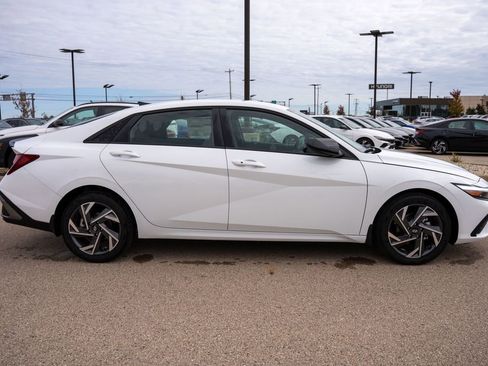 New 2025 Hyundai Elantra Sport image 8