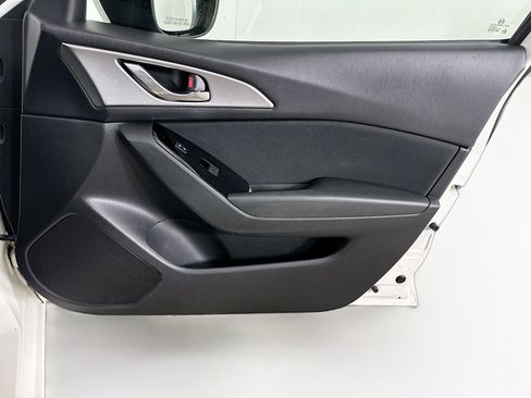 Used 2018 MAZDA MAZDA3 Sport image 31