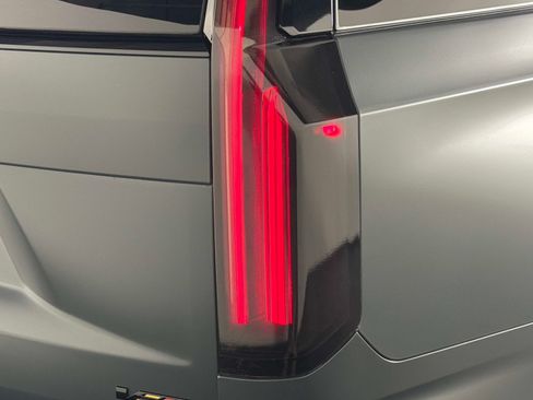 Used 2025 Cadillac Escalade V AWD/4WD image 14