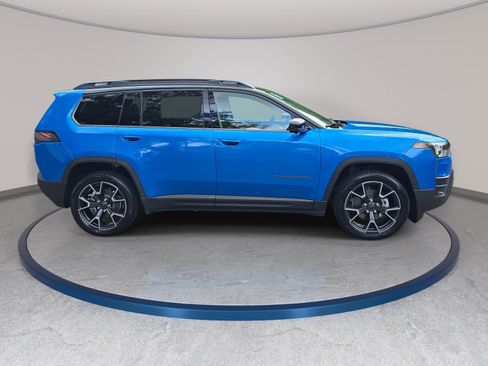 Used 2026 Jeep Cherokee Overland w/ Advanced Pro Tech Group AWD/4WD image 4