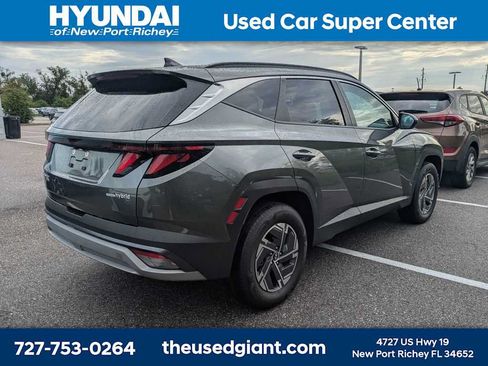 Used 2025 Hyundai Tucson Blue AWD/4WD image 2