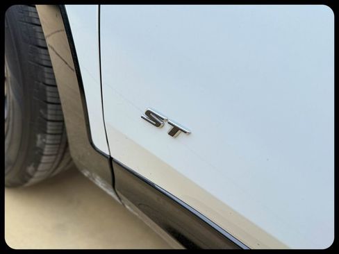 Used 2025 Buick Envista Sport Touring image 9