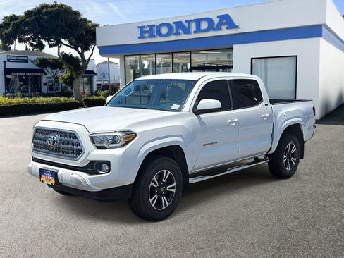 Used 2017 Toyota Tacoma SR5 RWD image 1