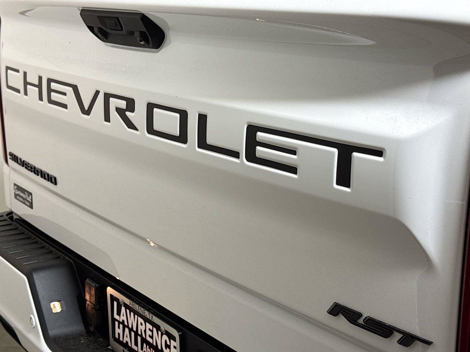 New 2026 Chevrolet Silverado 1500 RST w/ Dark Appearance Package AWD/4WD image 18