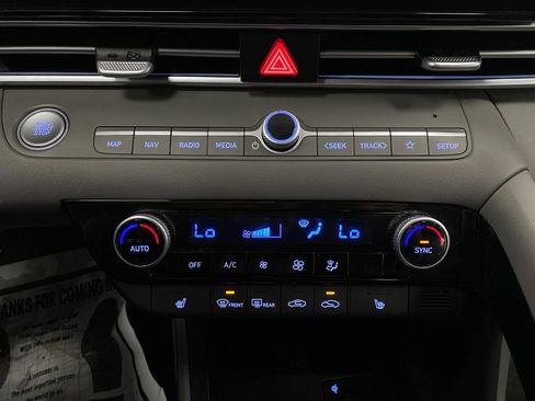 Certified 2025 Hyundai Elantra SEL image 25