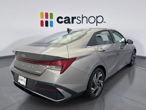 Used 2024 Hyundai Elantra Limited FWD image 5