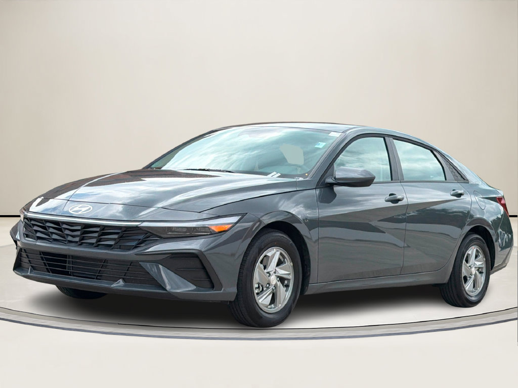 Used 2026 Hyundai Elantra SE FWD image 2