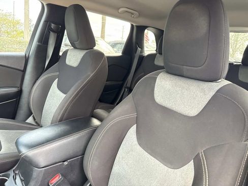 Used 2016 Jeep Cherokee Sport image 20