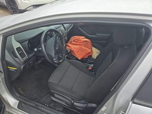 Used 2018 Kia Forte LX FWD image 5