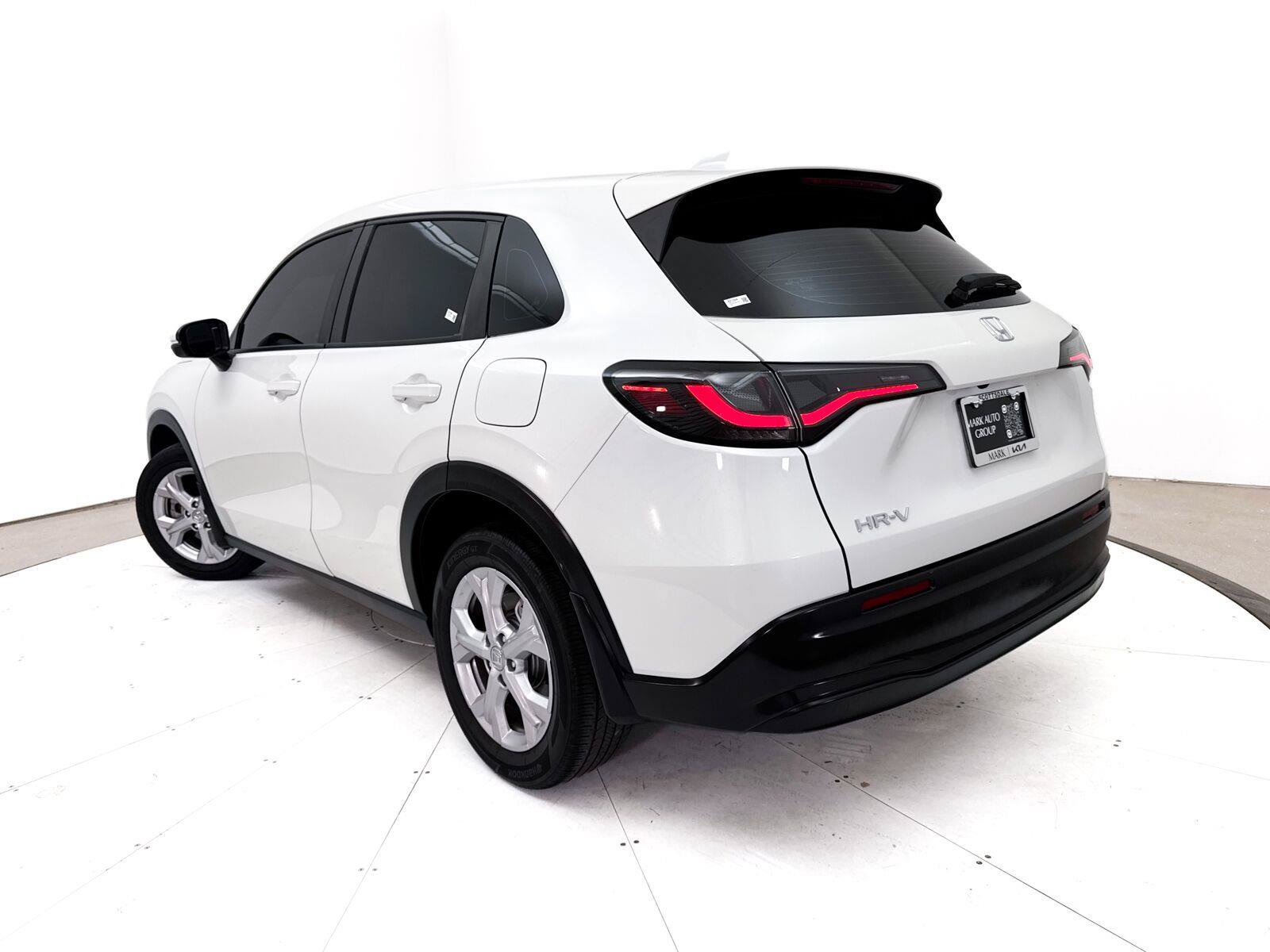 Used 2023 Honda HR-V LX image 2