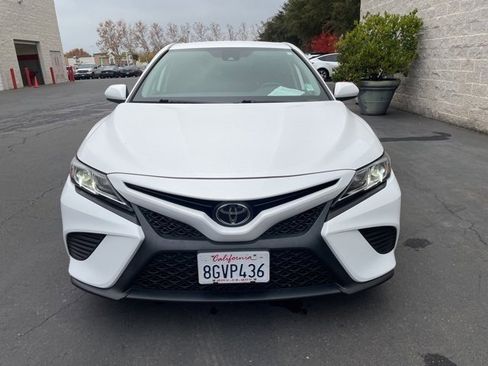 Certified 2019 Toyota Camry SE image 2