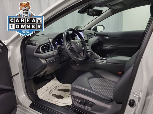 Used 2022 Toyota Camry SE image 12