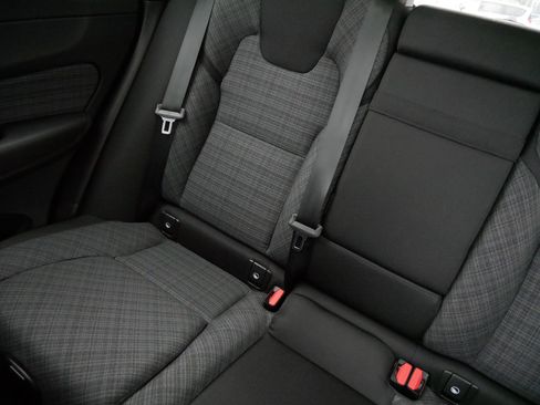 Used 2023 Volvo XC60 B5 Core image 12