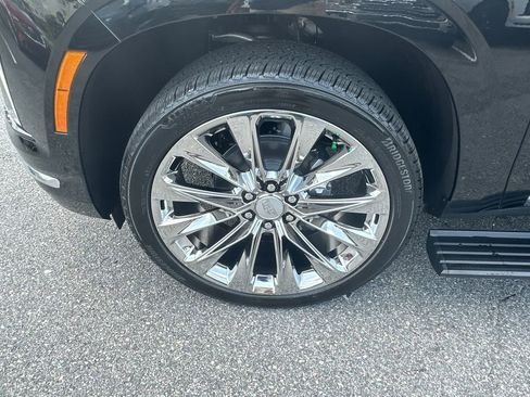 Certified 2026 Cadillac Escalade Luxury w/ LPO, Radiant Package AWD/4WD image 11