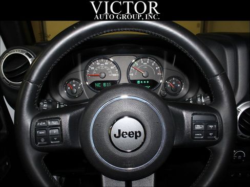Used 2015 Jeep Wrangler Unlimited Sahara w/ Connectivity Group AWD/4WD image 18
