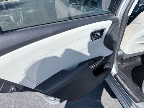 Used 2016 Toyota Avalon Limited image 12