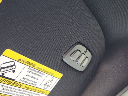 Used 2022 Ford F150 Lightning Lariat image 31