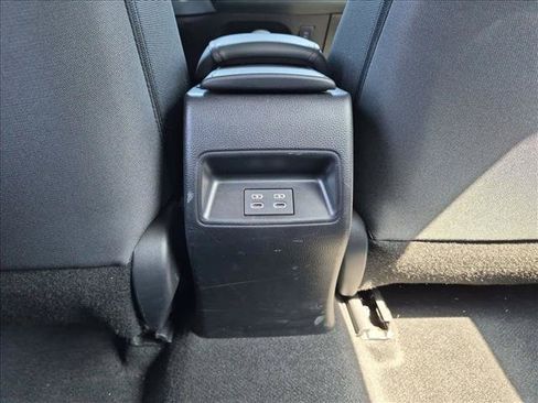 Used 2025 Toyota Corolla SE w/ SE Premium Package FWD image 17