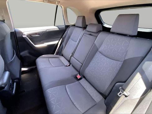 Used 2020 Toyota RAV4 XLE w/ Convenience Package FWD image 21