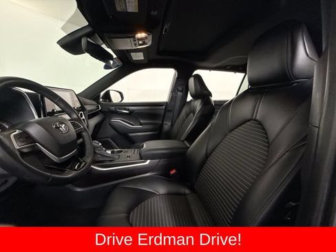 Used 2022 Toyota Highlander XSE FWD image 6