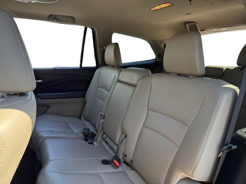 Used 2019 Honda Pilot Touring image 13