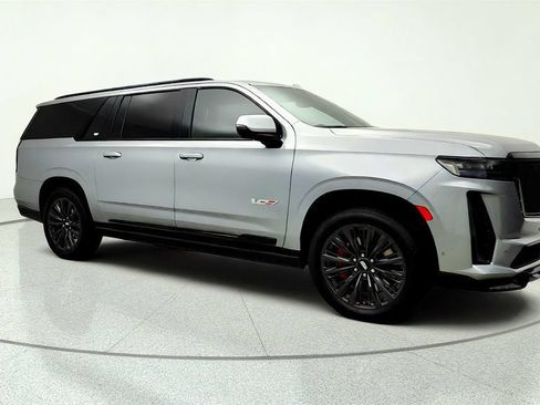 Used 2024 Cadillac Escalade ESV V w/ LPO, ONYX Package AWD/4WD image 3