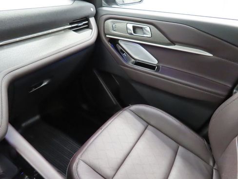 Used 2026 Ford Explorer Platinum AWD/4WD image 32